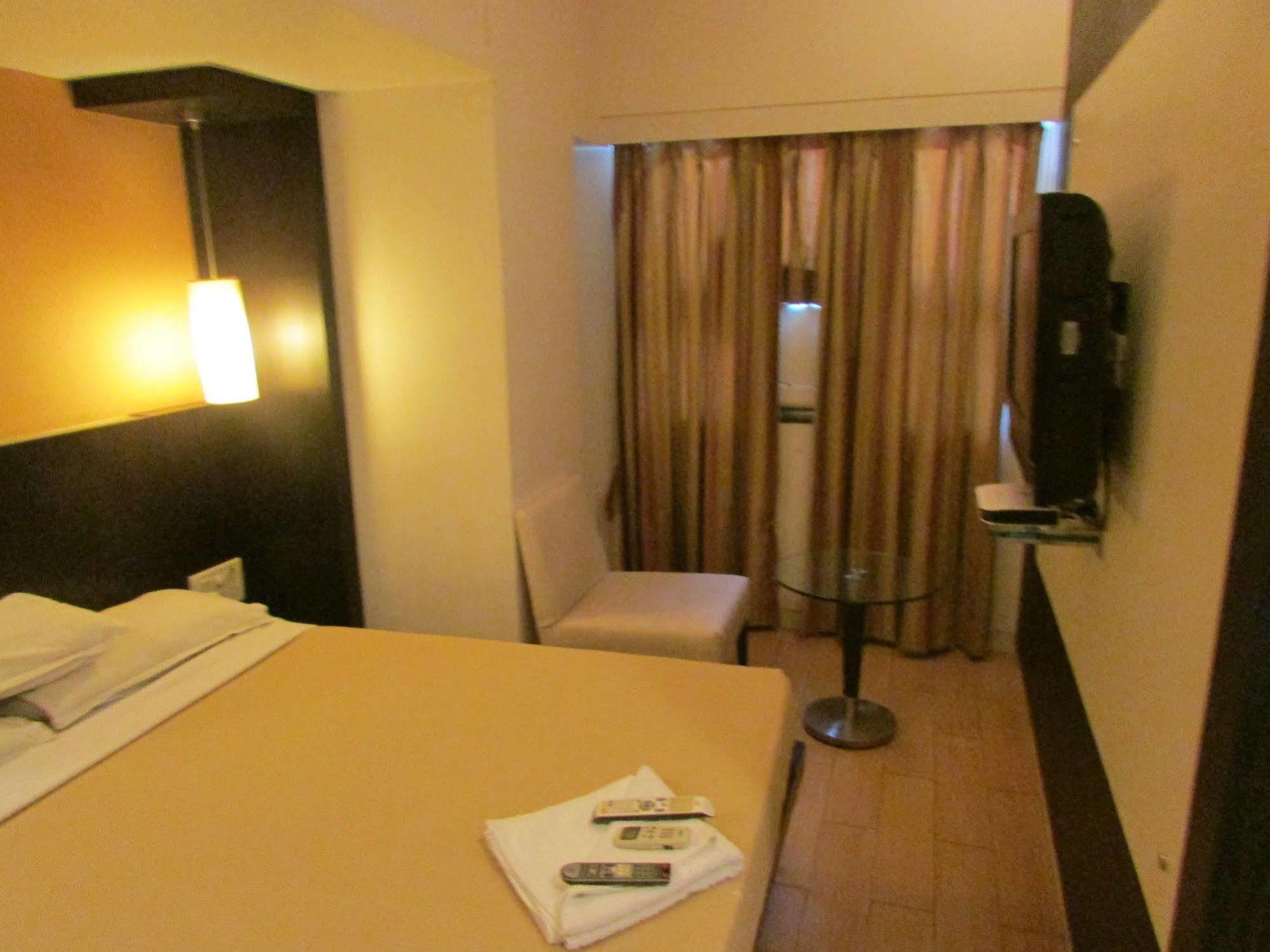 Hotel Mourya Residency Thane Dış mekan fotoğraf