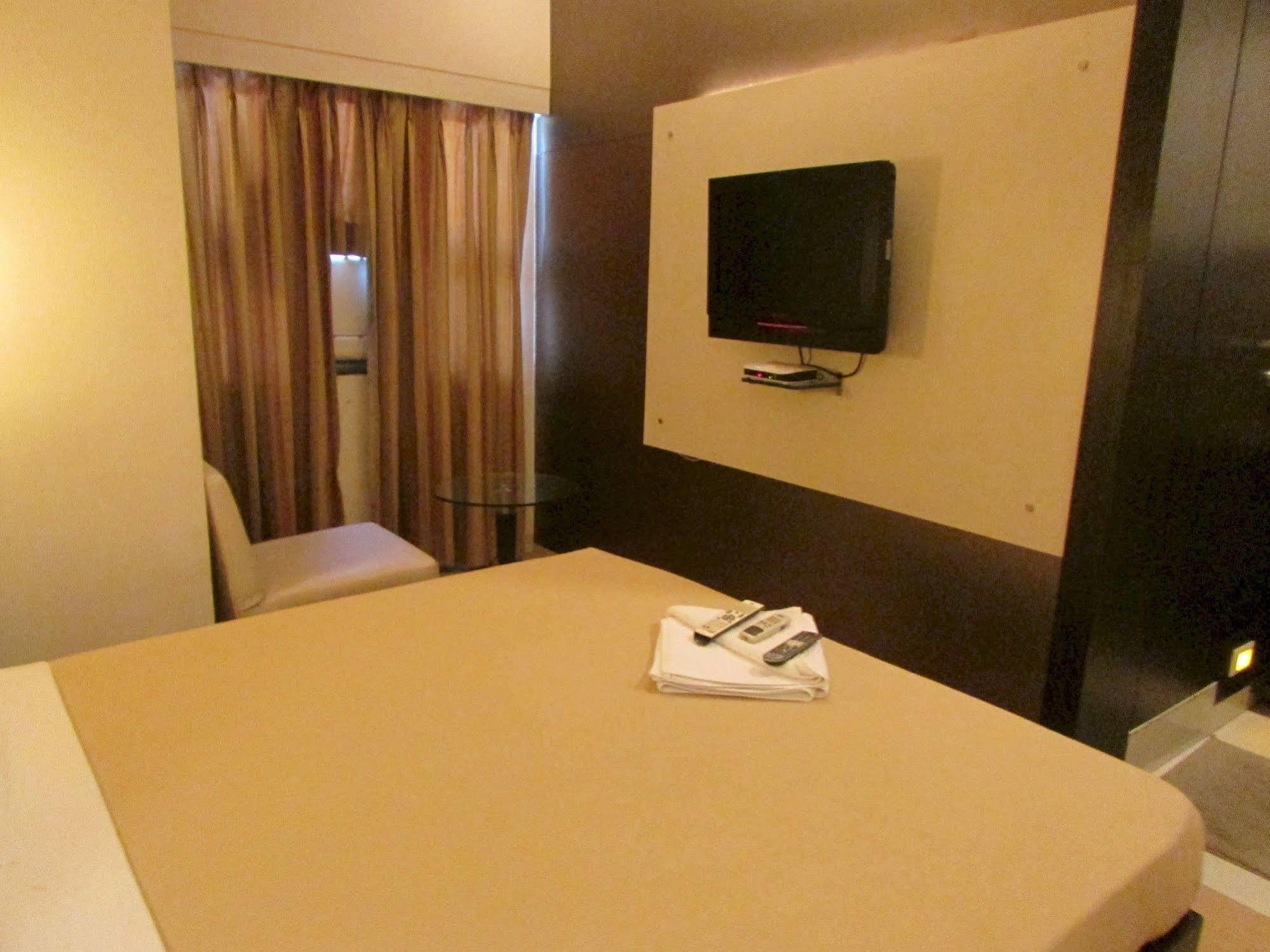 Hotel Mourya Residency Thane Dış mekan fotoğraf