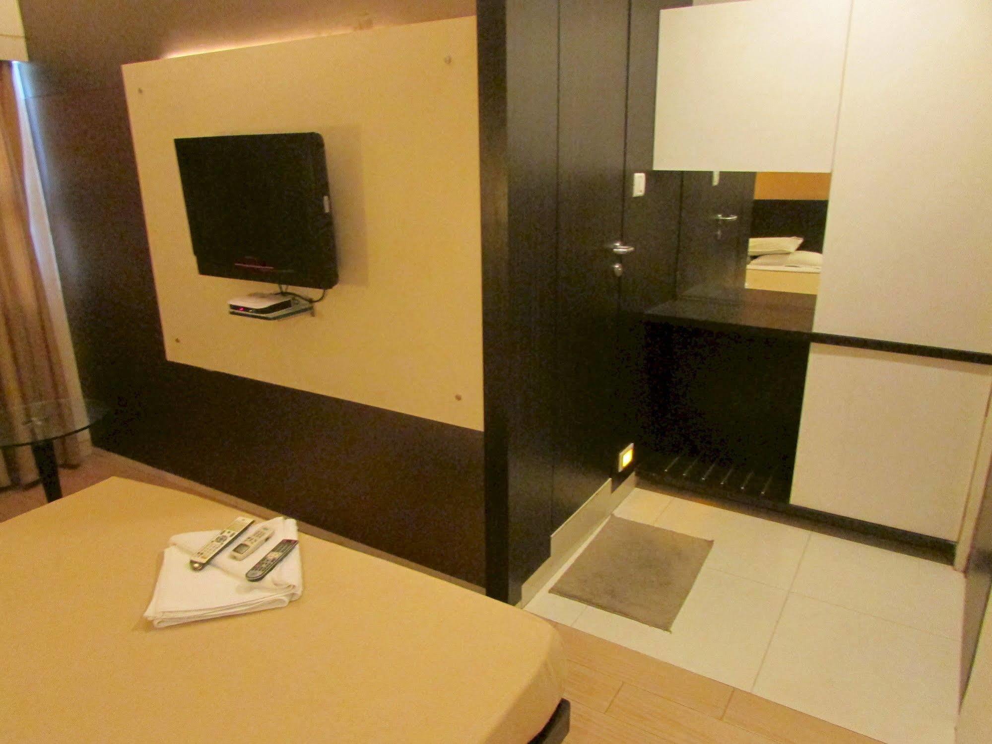 Hotel Mourya Residency Thane Dış mekan fotoğraf