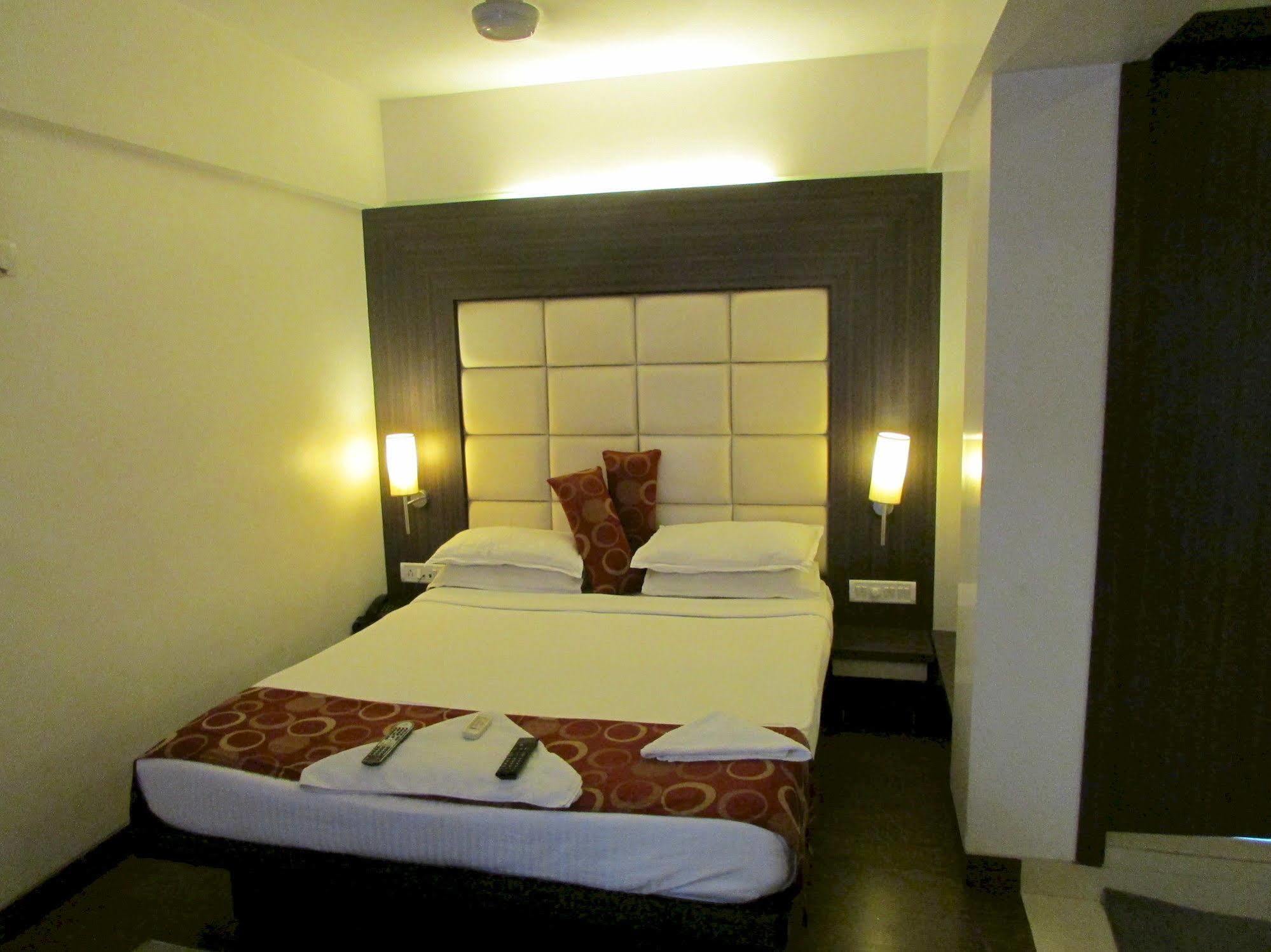 Hotel Mourya Residency Thane Dış mekan fotoğraf