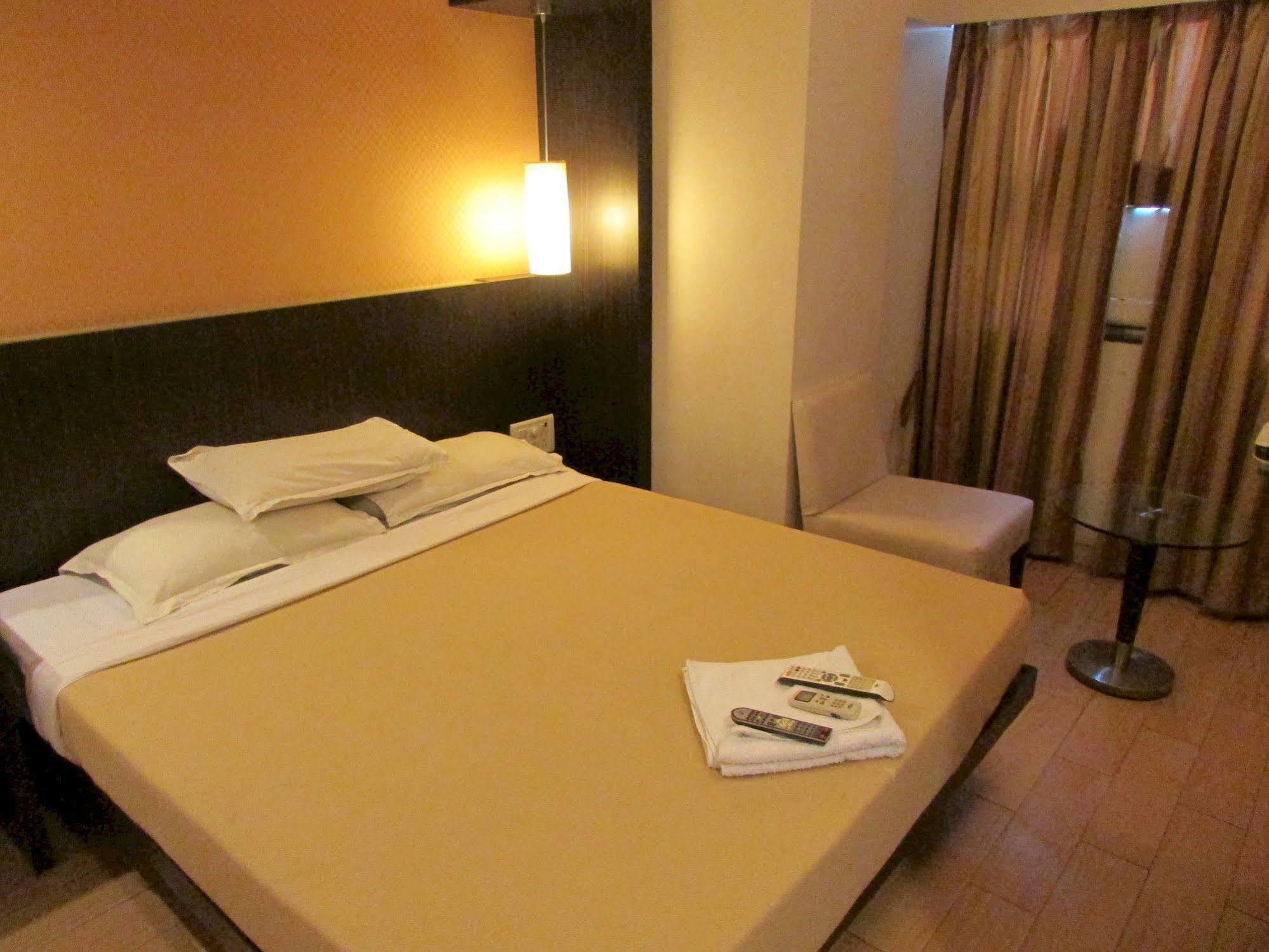 Hotel Mourya Residency Thane Dış mekan fotoğraf